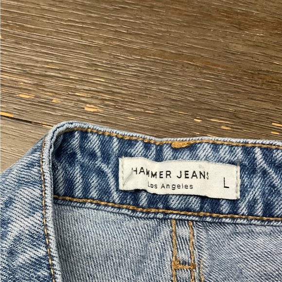 Hammer Jeans Los Angeles distressed denim Jean Shorts size Large 
NWT - Picture 6 of 9